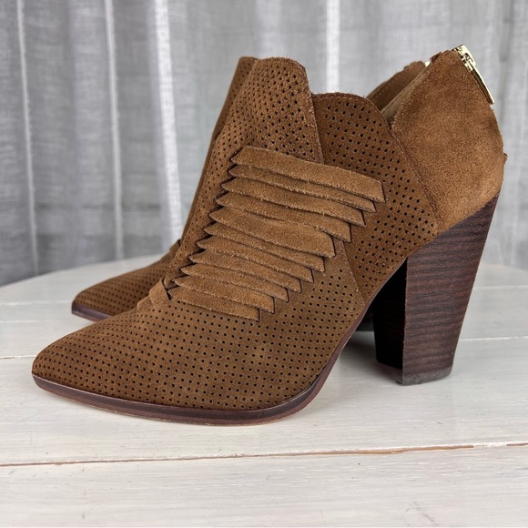 500guu Vince Camuto LEVANA brown suede heel booties women’s size 8 - Picture 3 of 10